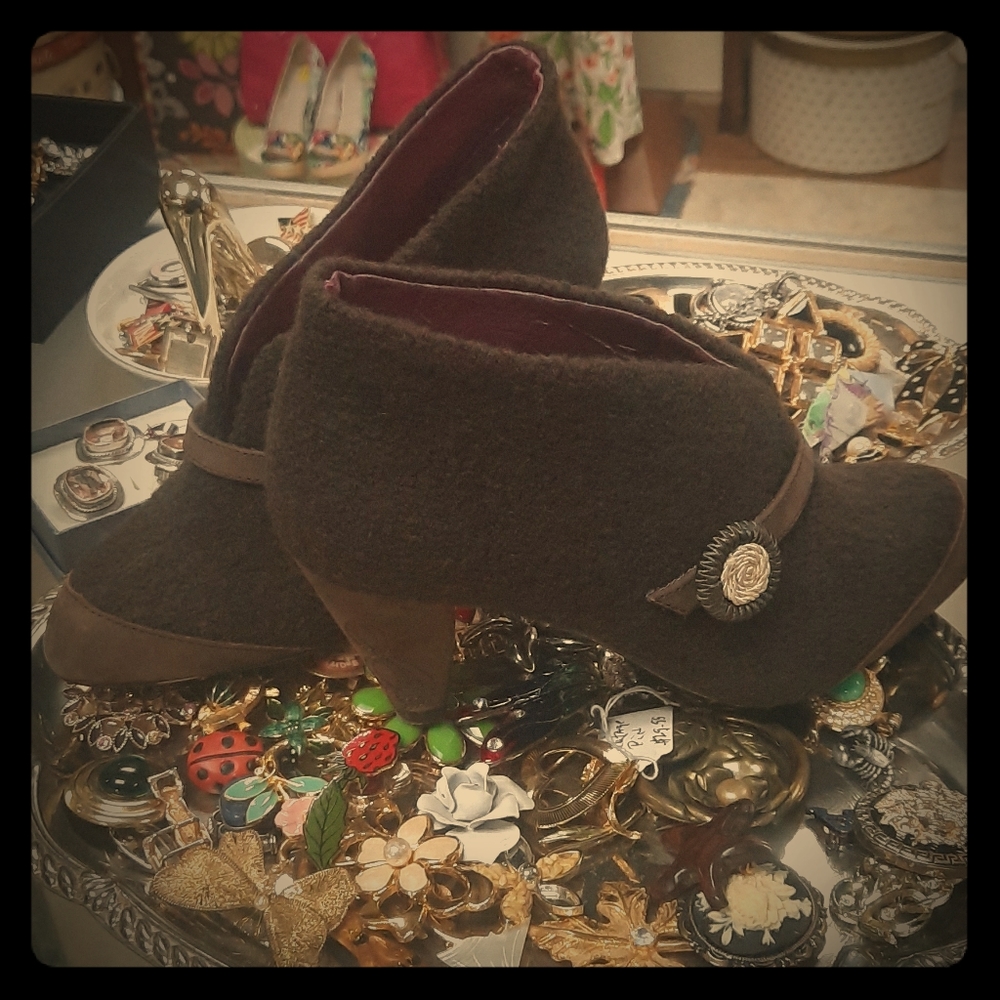 POETIC LICENSE BOOTIE